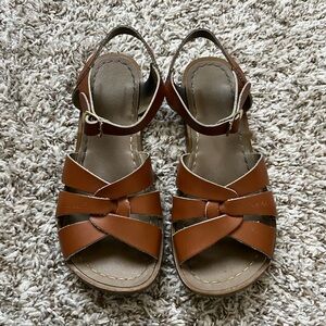 Saltwater sandals brown